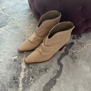 Vince Camuto Tan Butties
